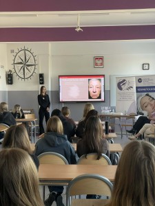 Dzień kobiet w Liceum. Kliknij, aby powiększyć zdjęcie.